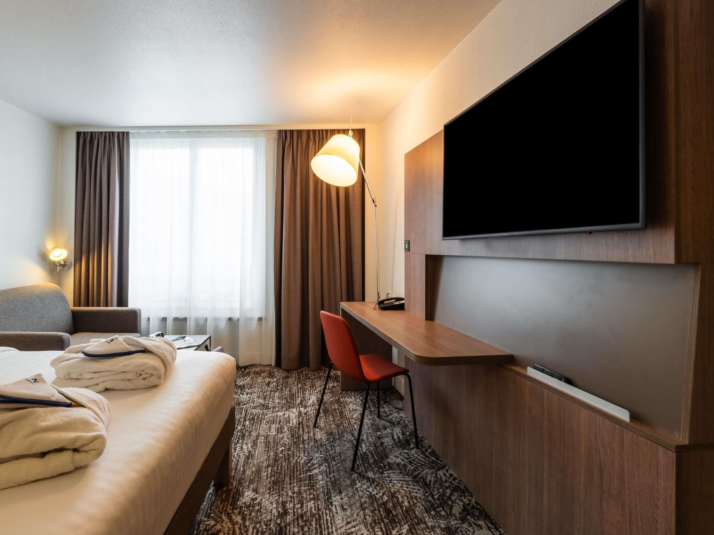 Executive Triple Room, 1 Queen Bed with Sofa bed | Premium bedding, pillowtop beds, minibar, in-room safe