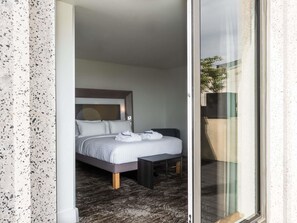Chambre Exécutive, 1 lit double, terrasse | Literie de qualité supérieure, surmatelas, minibar