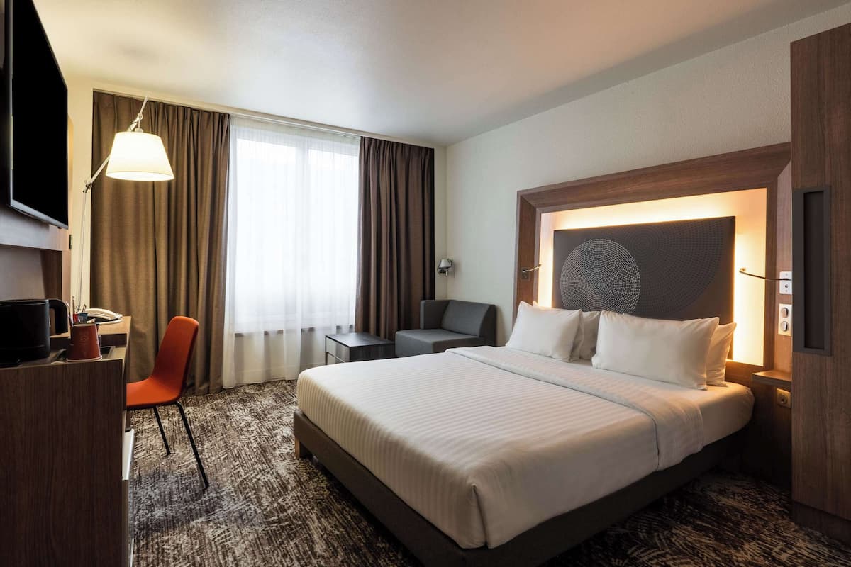Standaard kamer, 1 queensize bed | Luxe beddengoed, pillowtop-bedden, een minibar, een kluis op de kamer