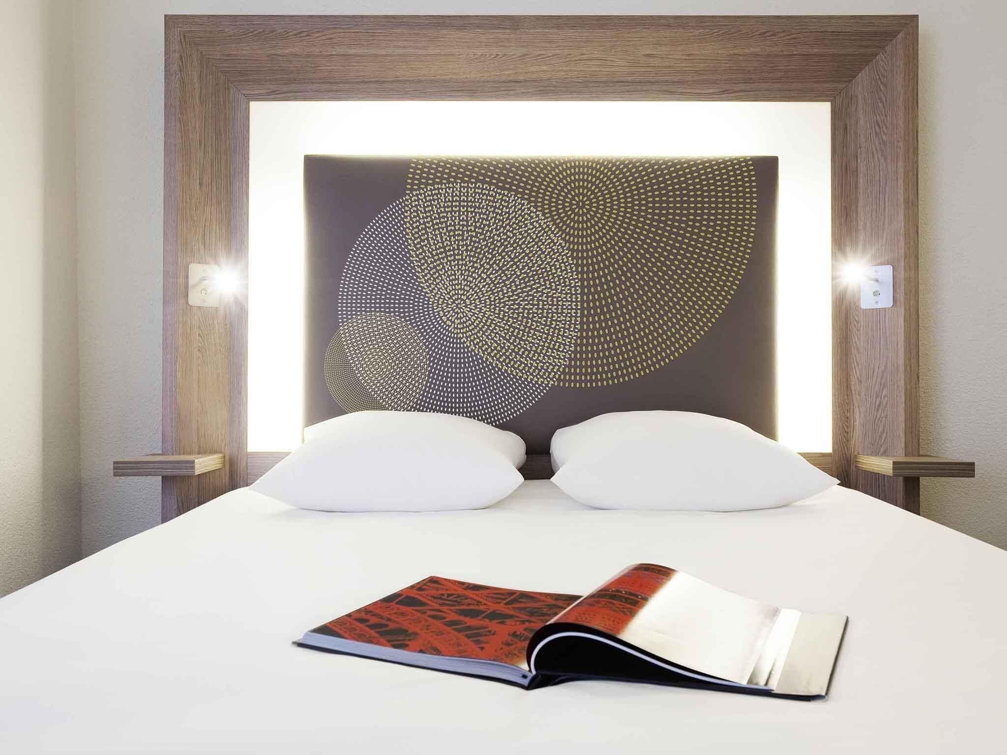 premium bedding, pillow-top beds, minibar, in-room safe