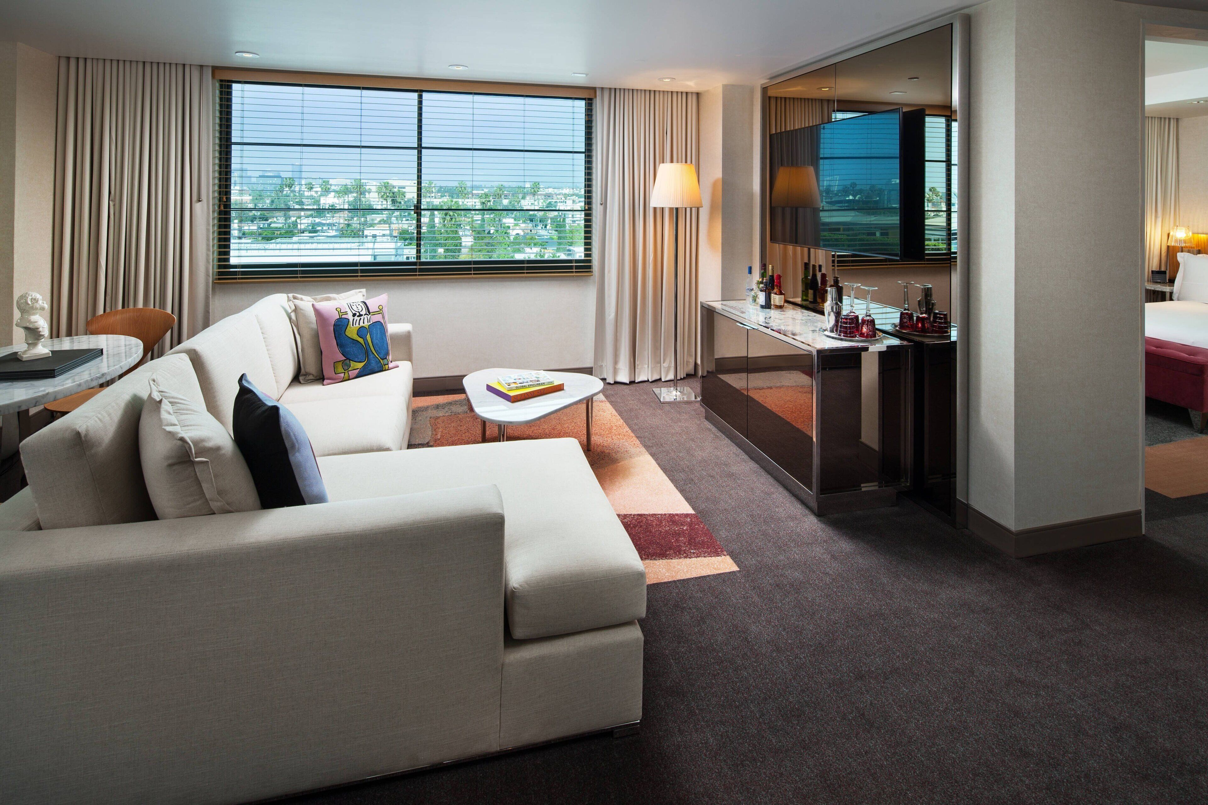 Deluxe Suite, 1 Bedroom | Living area