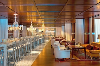2 restaurants, breakfast served at SLS Hotel, a Luxury Collection Hotel, Beverly Hills