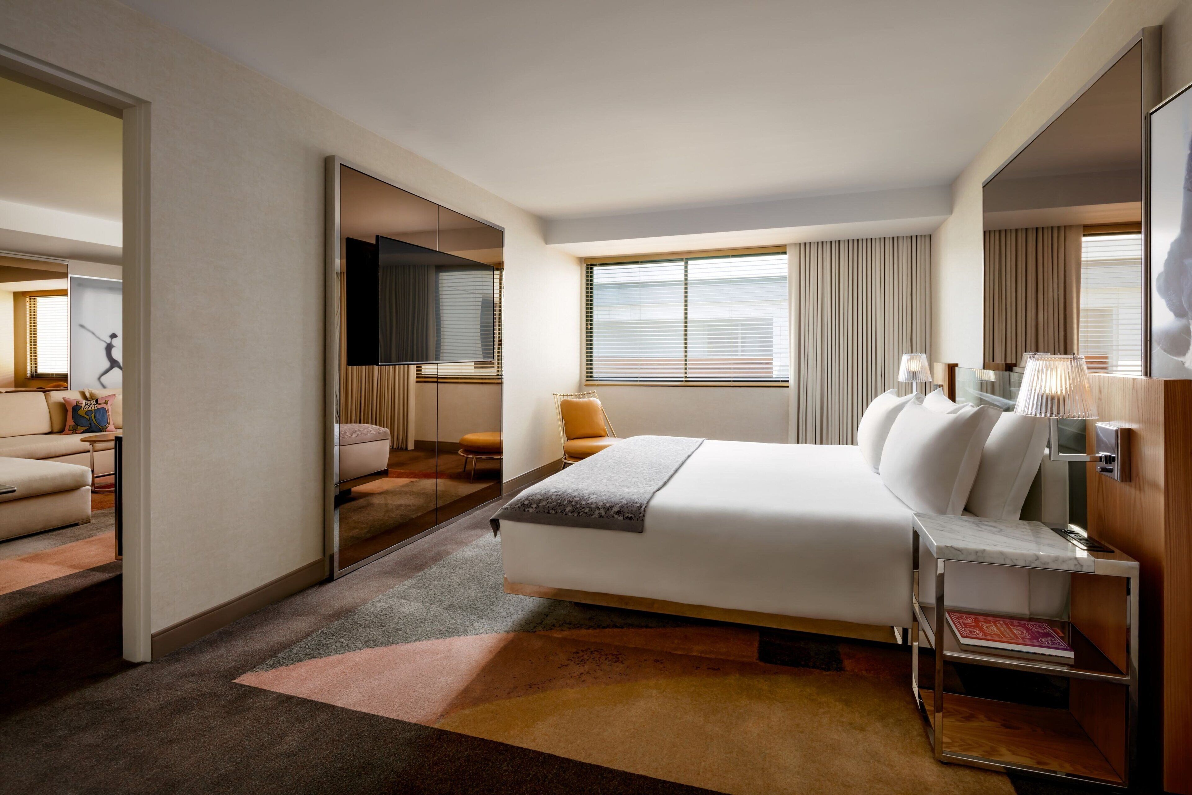 deluxe suite, 1 bedroom, non smoking | 1 bedroom, premium bedding, pillow-top beds, in-room safe