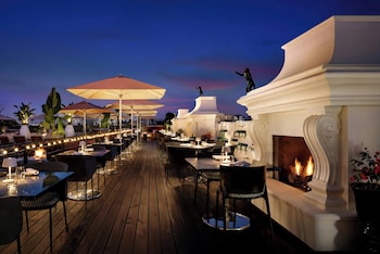 2 restaurants, breakfast served at SLS Hotel, a Luxury Collection Hotel, Beverly Hills