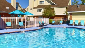 Outdoor pool, open 9:00 AM to 8:30 PM, pool loungers - Sonesta ES Suites South Brunswick - Princeton (Monmouth Junction)