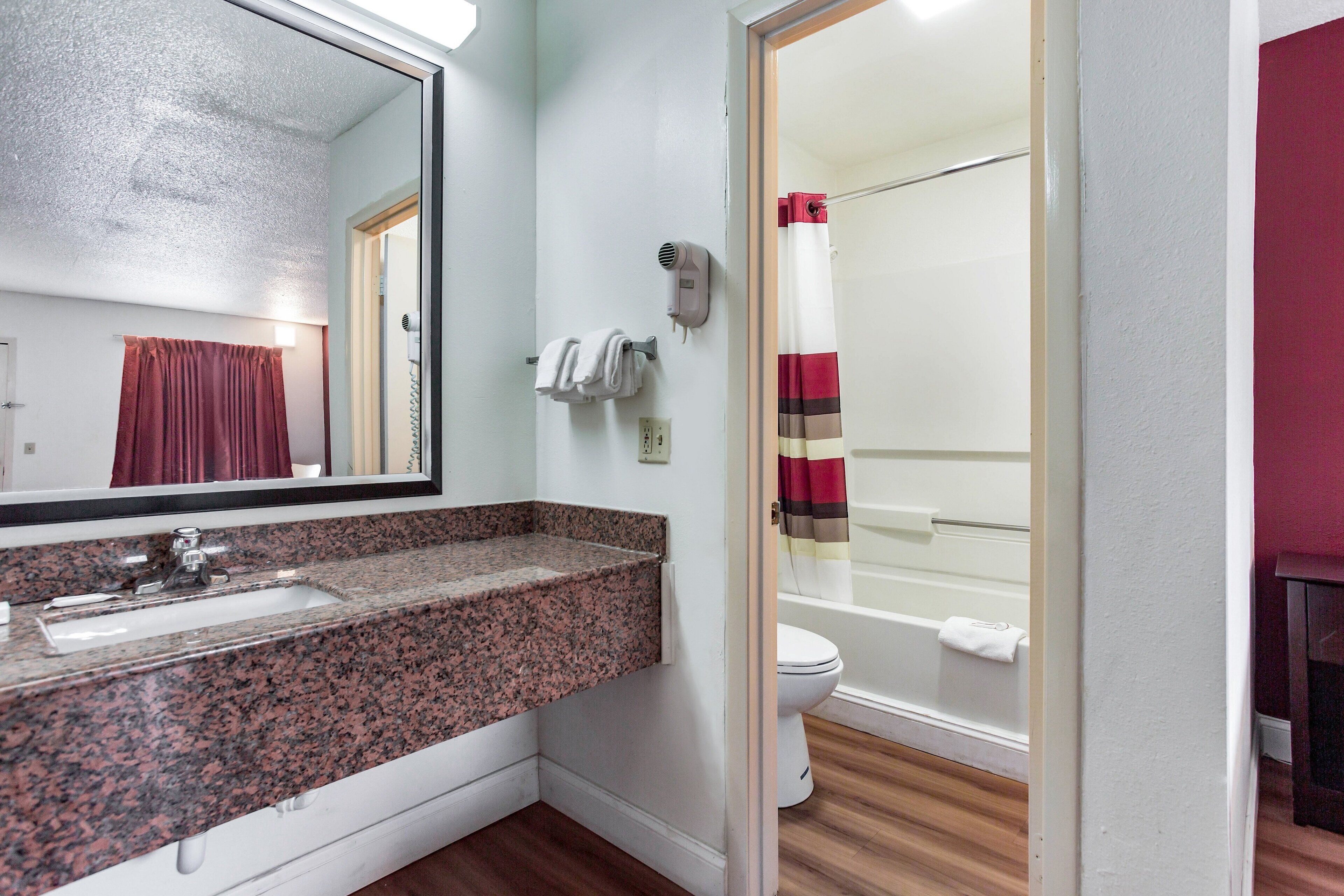 免費盥洗用品、吹風機、毛巾