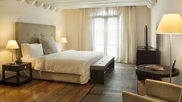 Suíte, 1 cama King | Roupas de cama premium, cofres nos quartos, escrivaninha