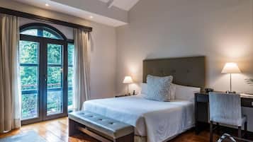 Rom – superior, 1 queensize-seng | Sengetøy av topp kvalitet, safe på rommet og skrivebord