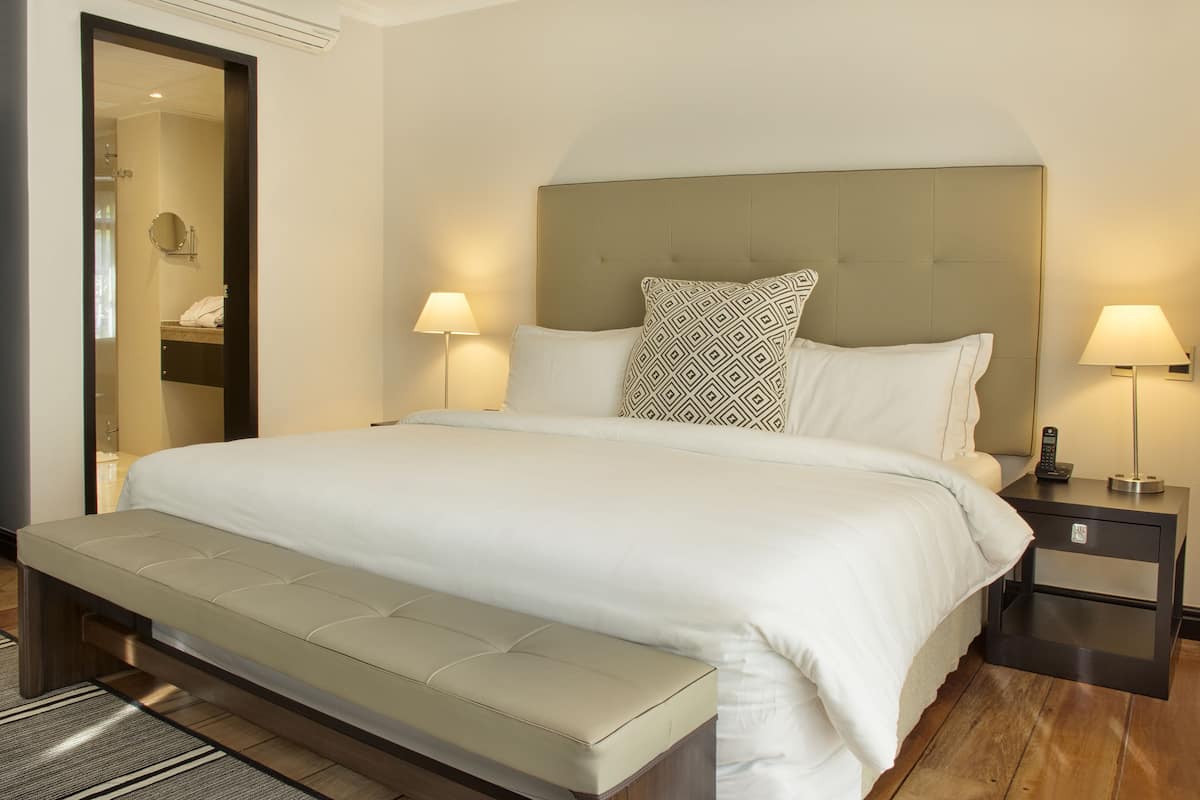 superior room, 1 queen bed | premium bedding, in-room safe, desk, laptop workspace