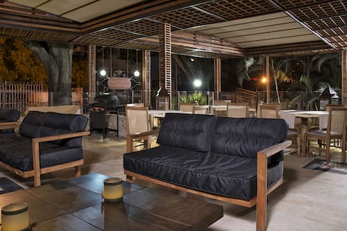 Lobby lounge