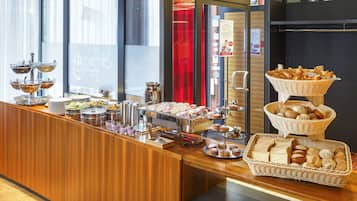Free daily buffet breakfast