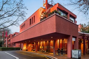 Exterior - Ramada by Wyndham Baden Hotel du Parc (Baden)