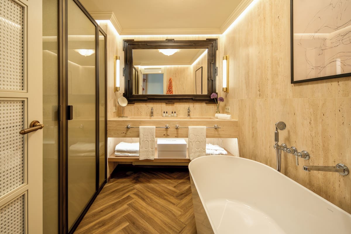 Premium bedding, minibar, in-room safe, desk