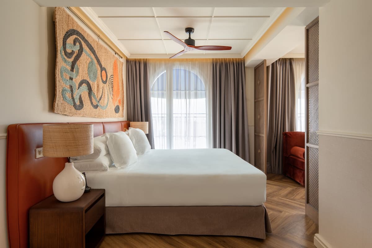 Premium bedding, minibar, in-room safe, desk