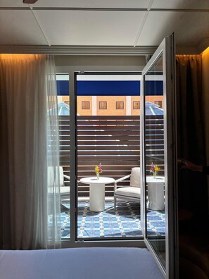 Premium bedding, minibar, in-room safe, desk