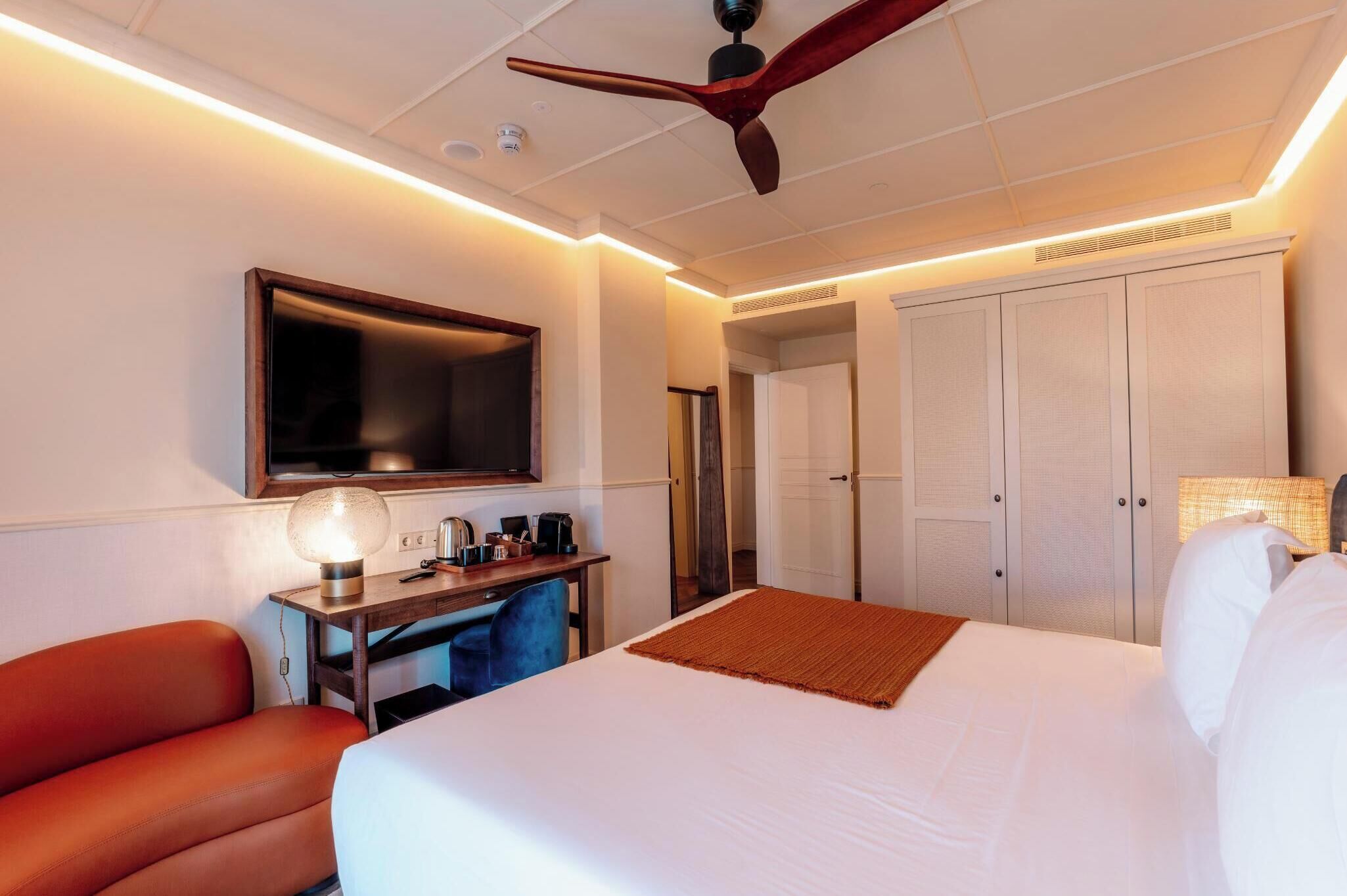Luxe beddengoed, een minibar, een kluis op de kamer, een bureau