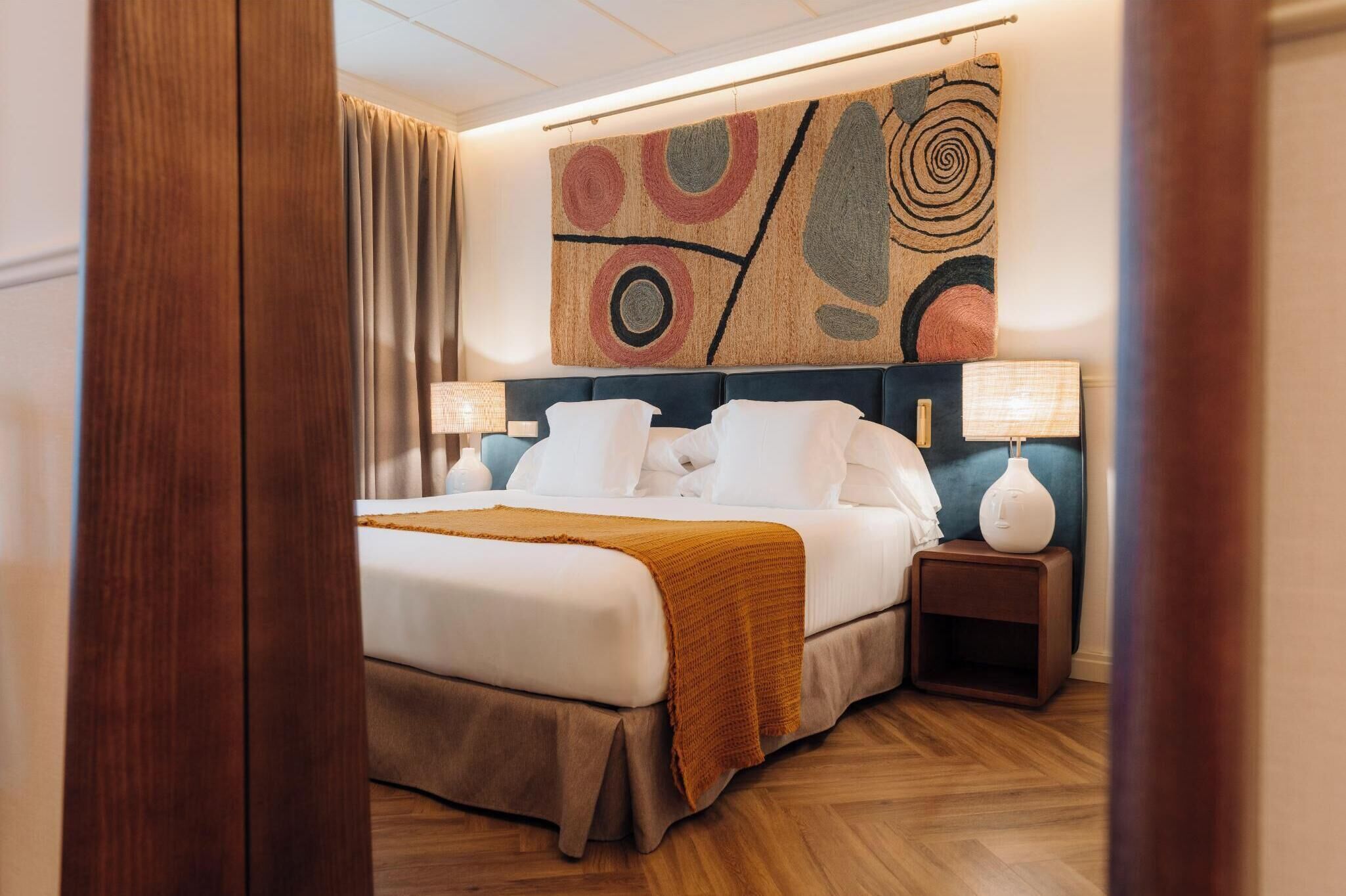 Luxe beddengoed, een minibar, een kluis op de kamer, een bureau