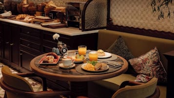 Tägliches Frühstücksbuffet gegen Gebühr