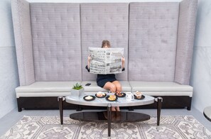 Coin salon dans le hall