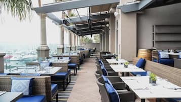 Petit déjeuner, déjeuner et dßner servis sur place