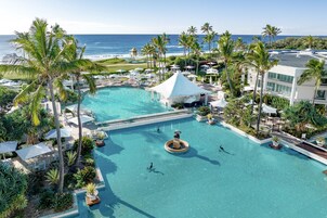 2 piscinas al aire libre
