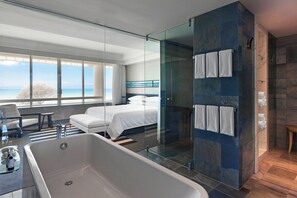 Suite Présidentielle, 1 chambre, non-fumeurs, vue océan | Salle de bain | Ensemble douche/baignoire, articles de toilette gratuits, sèche-cheveux