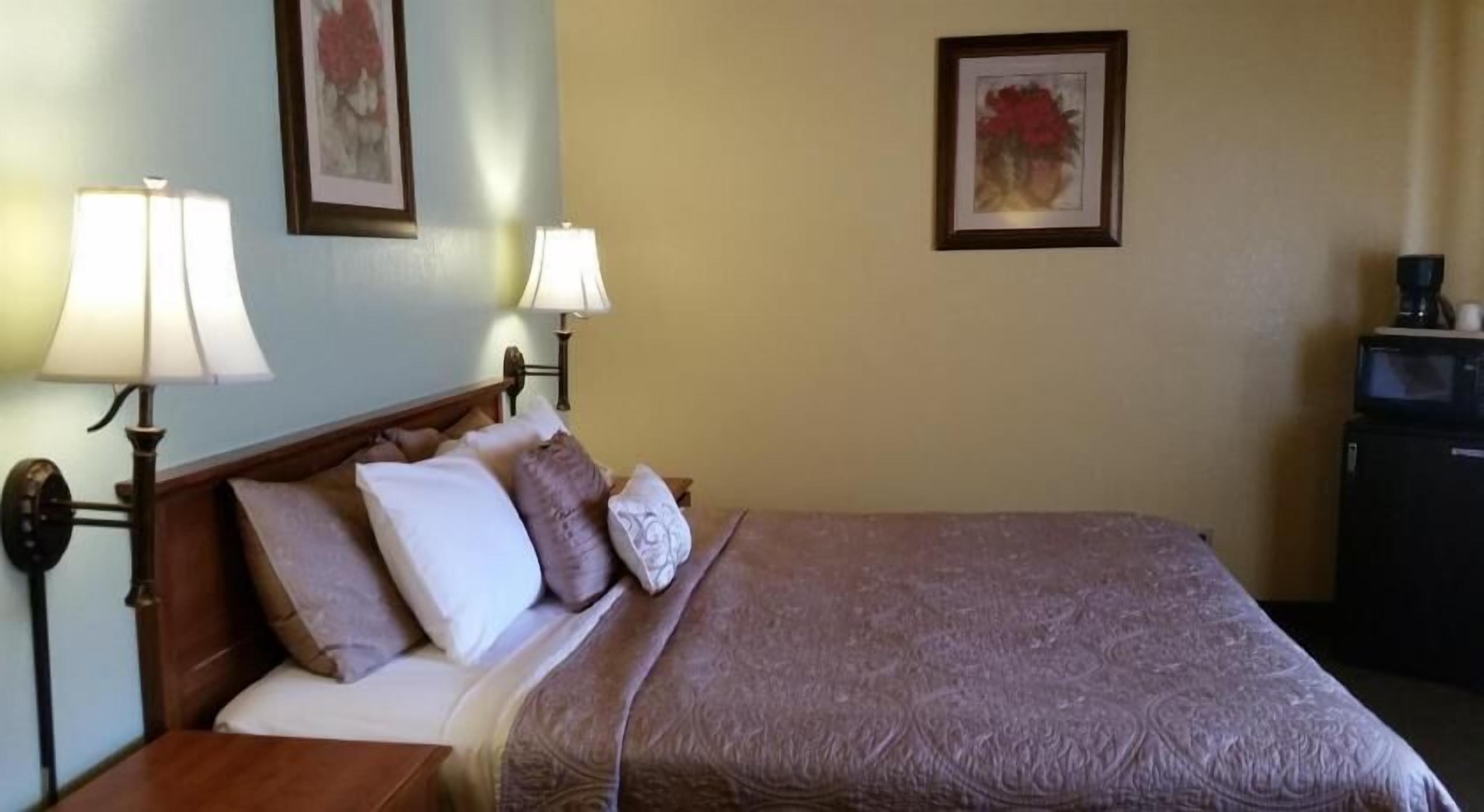 In-room safe, desk, iron/ironing board, cribs/infant beds