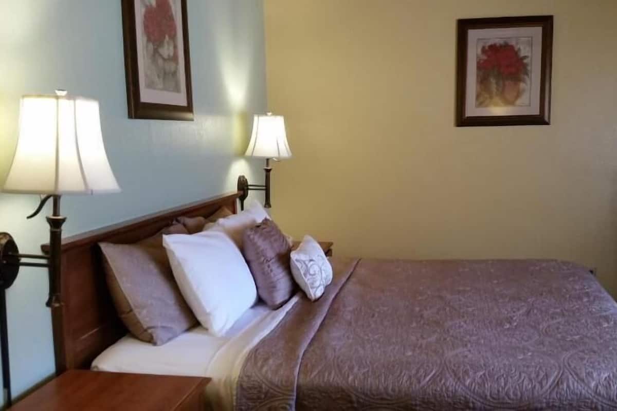 In-room safe, desk, iron/ironing board, cribs/infant beds