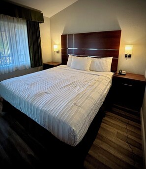 Suite, 1 King Bed, Non Smoking