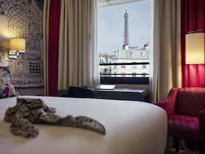 Premium bedding, in-room safe, desk, blackout curtains