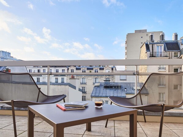 Premium bedding, in-room safe, desk, blackout curtains