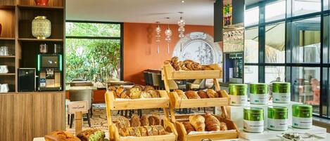 Daily buffet breakfast (EUR 19.00 per person)