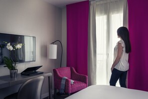 Privilege, Phòng đôi, 1 giường đôi | Bộ đồ giường cao cấp, két bảo mật tại phòng, bàn, màn/rèm cản sáng 