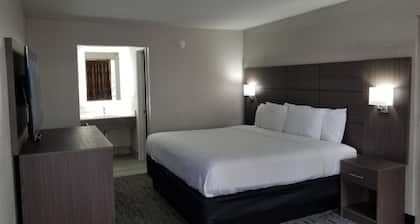 Days Inn & Suites by Wyndham Charleston Airport West