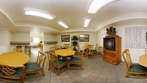 Breakfast area - San Mateo SFO Airport Hotel (San Mateo)