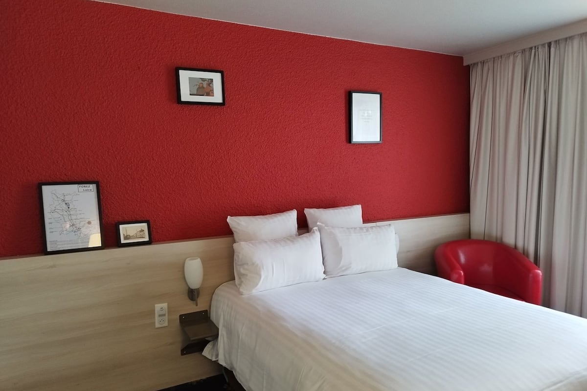 In-room safe, desk, blackout drapes, soundproofing