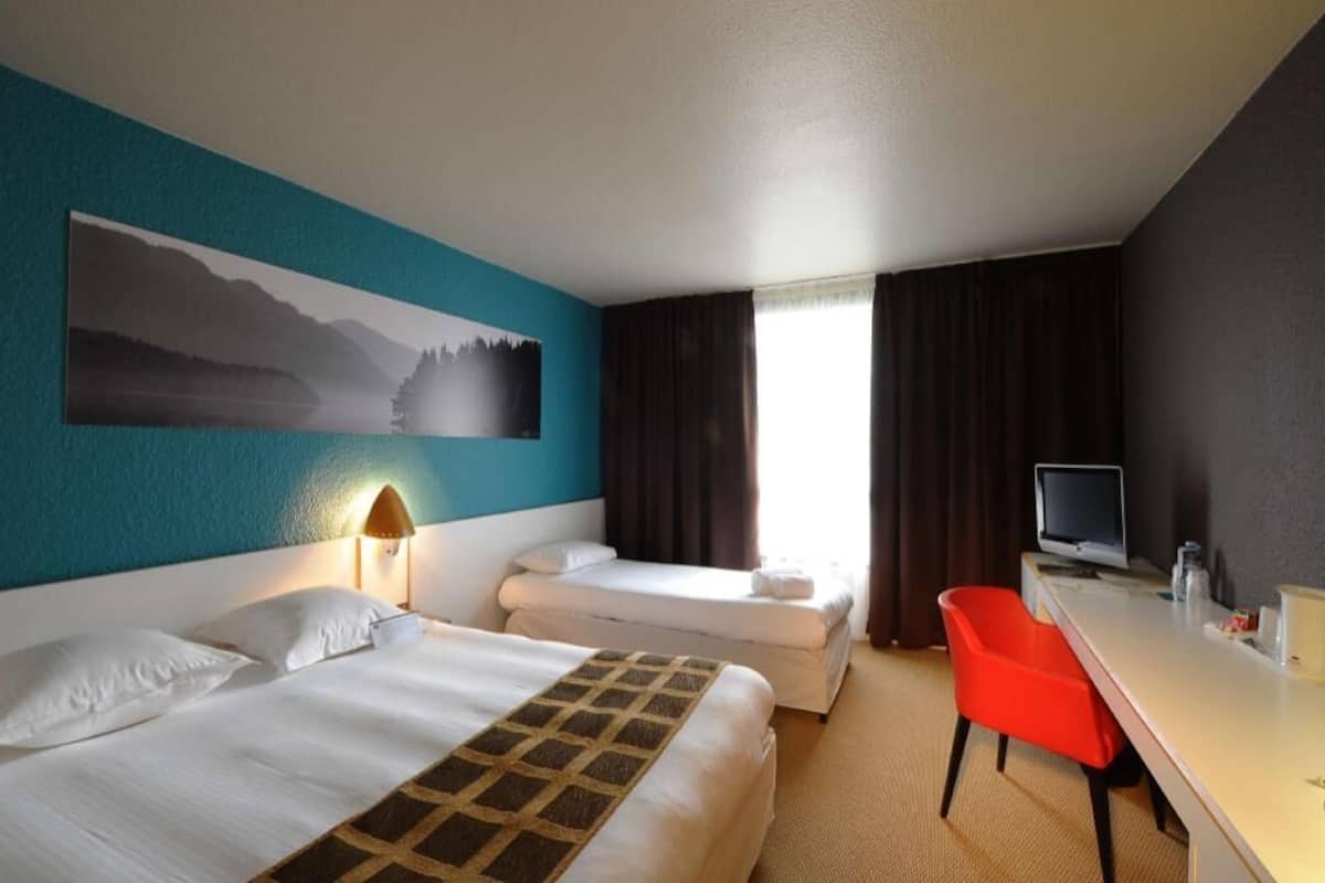 In-room safe, desk, blackout drapes, soundproofing