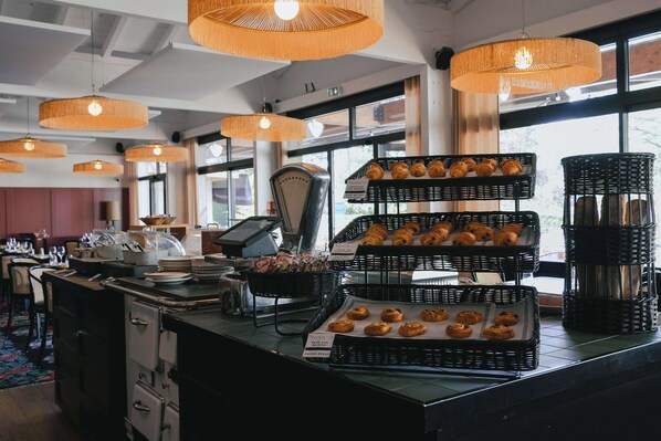 Daily buffet breakfast (EUR 16 per person)