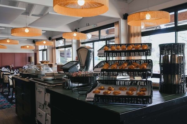 Daily buffet breakfast (EUR 16 per person)