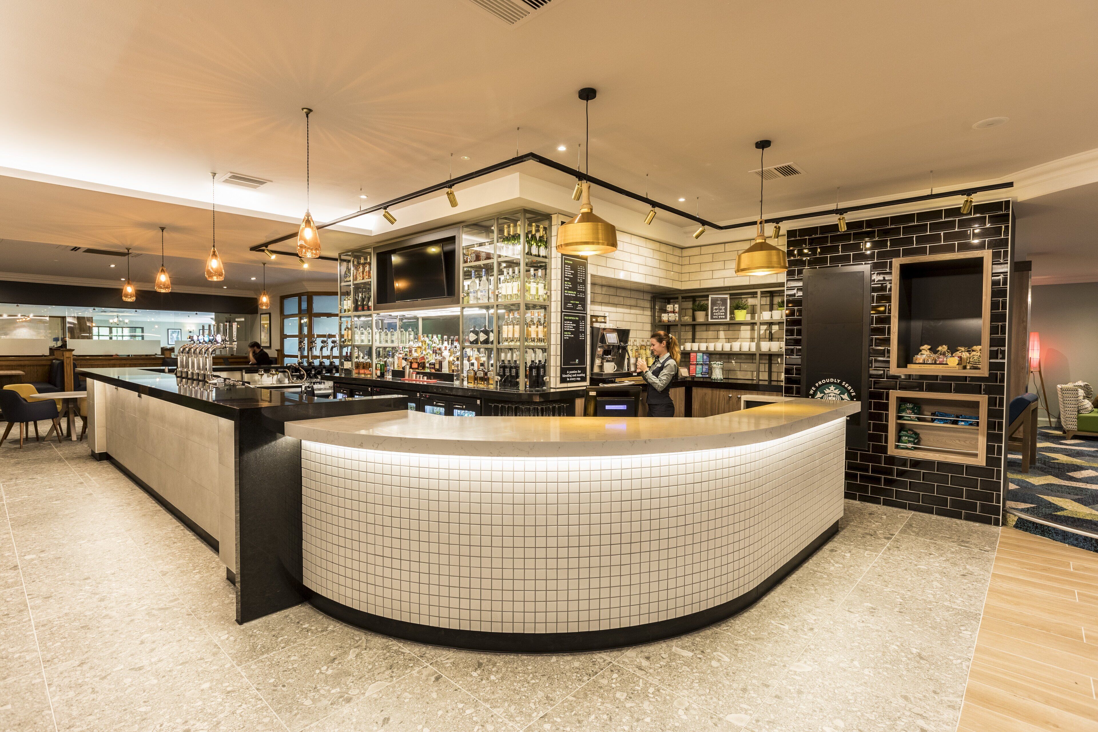 Bar (trong khuôn viên)