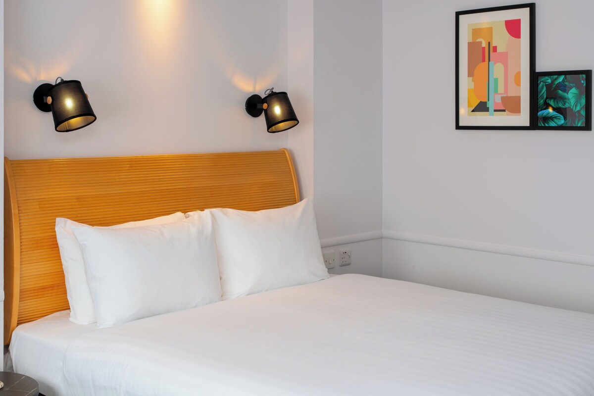 Kamar Standar, 1 Tempat Tidur Double | Meja kerja, ruang kerja ramah laptop, dan tirai kedap cahaya