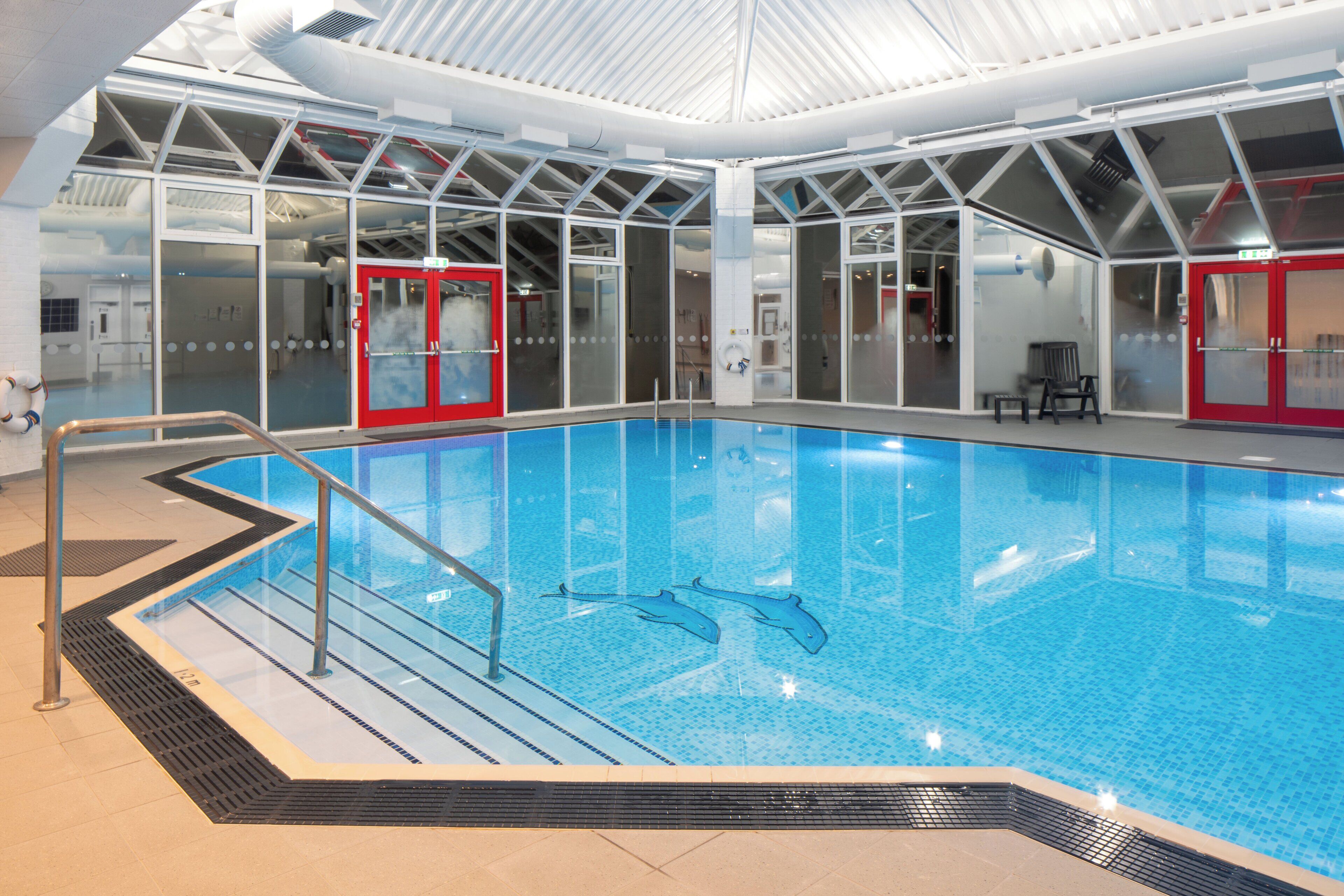 Hồ bơi trong nhà 