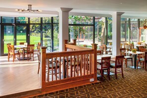 Daily buffet breakfast (GBP 16.95 per person)