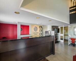 Lobby - Comfort Inn Swift Current (Swift Current)