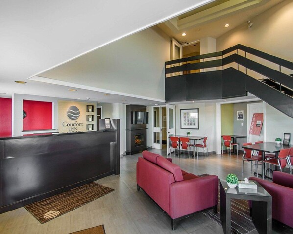 Lobby - Comfort Inn Swift Current (Swift Current)