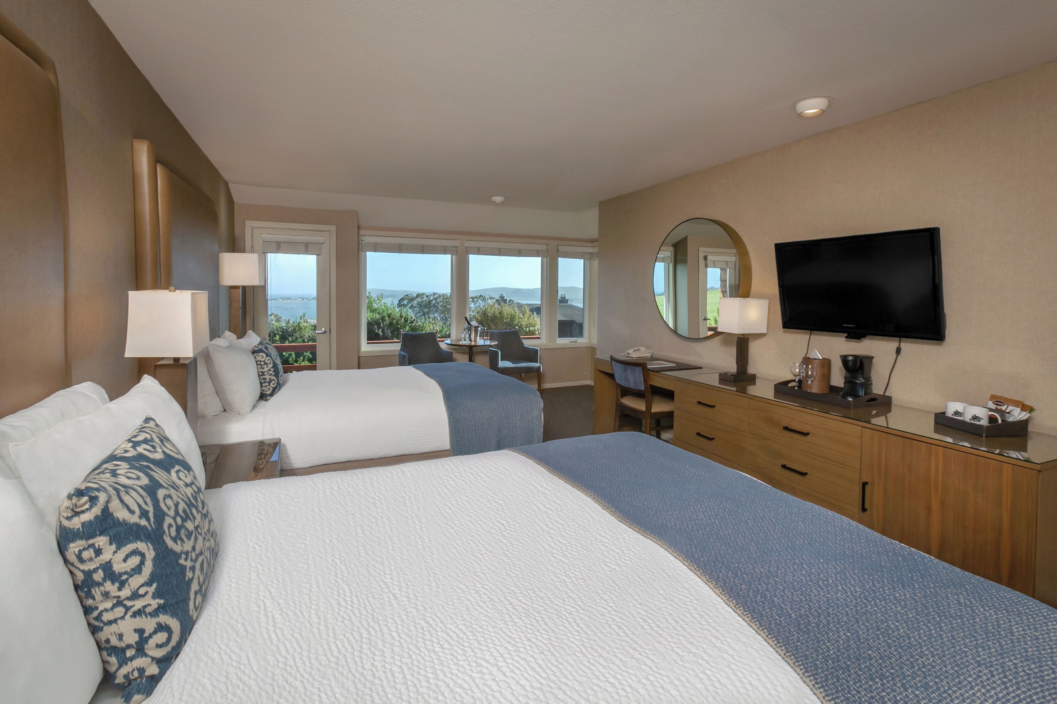 deluxe room, 2 queen beds, ground floor | 1 bedroom, iron/ironing board, free cots/infant beds, free wifi