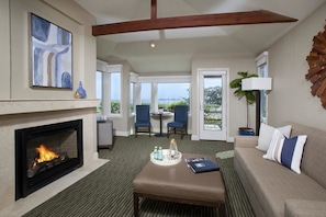 King Suite with Ocean View | Premium bedding, down comforters, individually furnished, desk