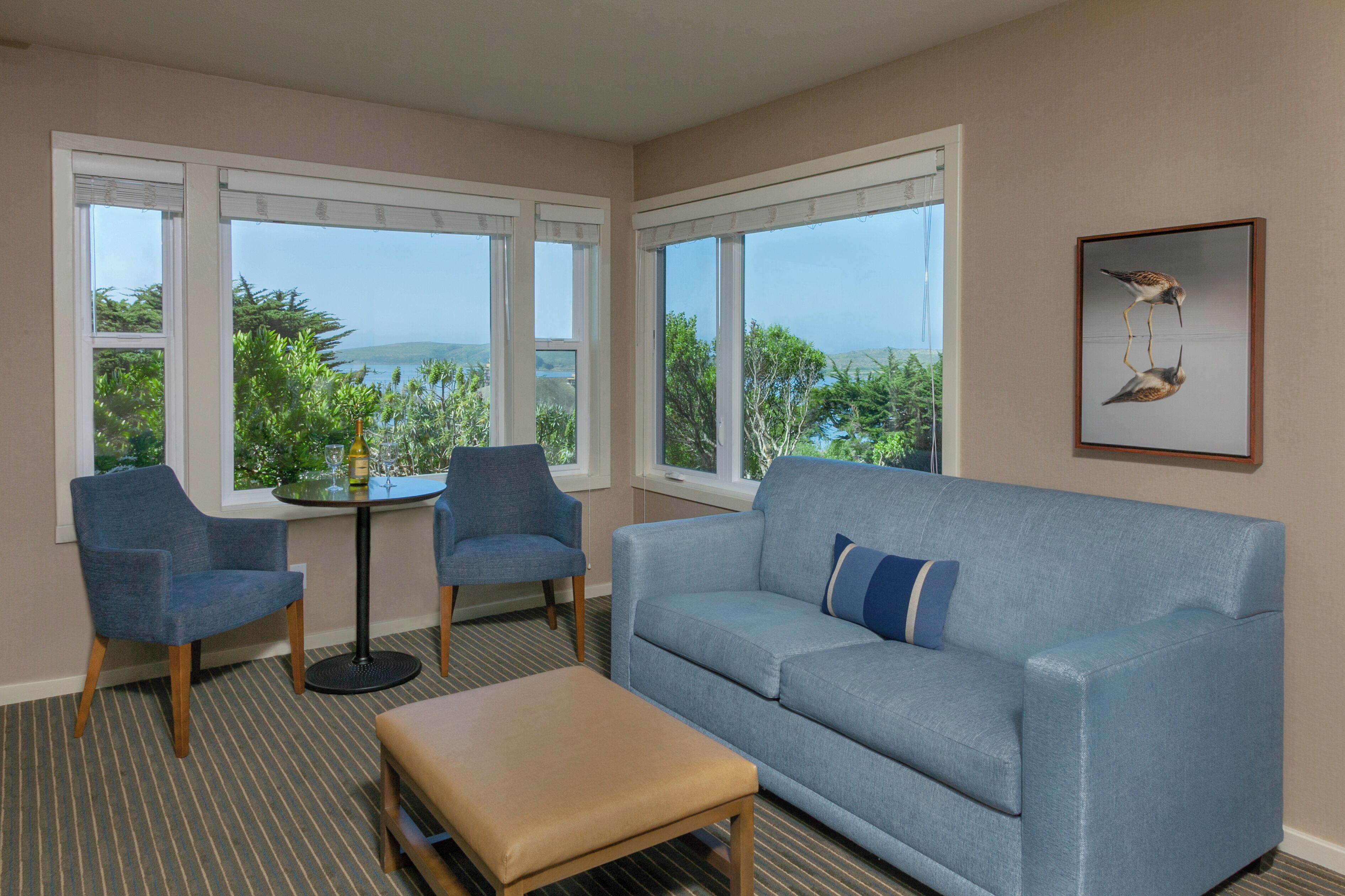 deluxe room, 1 king bed with sofa bed, fireplace, ground floor | living area