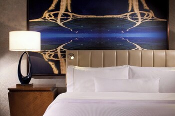 Down comforters, in-room safe, desk, blackout drapes at The Westin Dallas Park Central