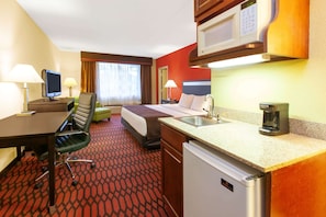 Suite, 1 King Bed, Non Smoking | In-room safe, desk, iron/ironing board, free WiFi